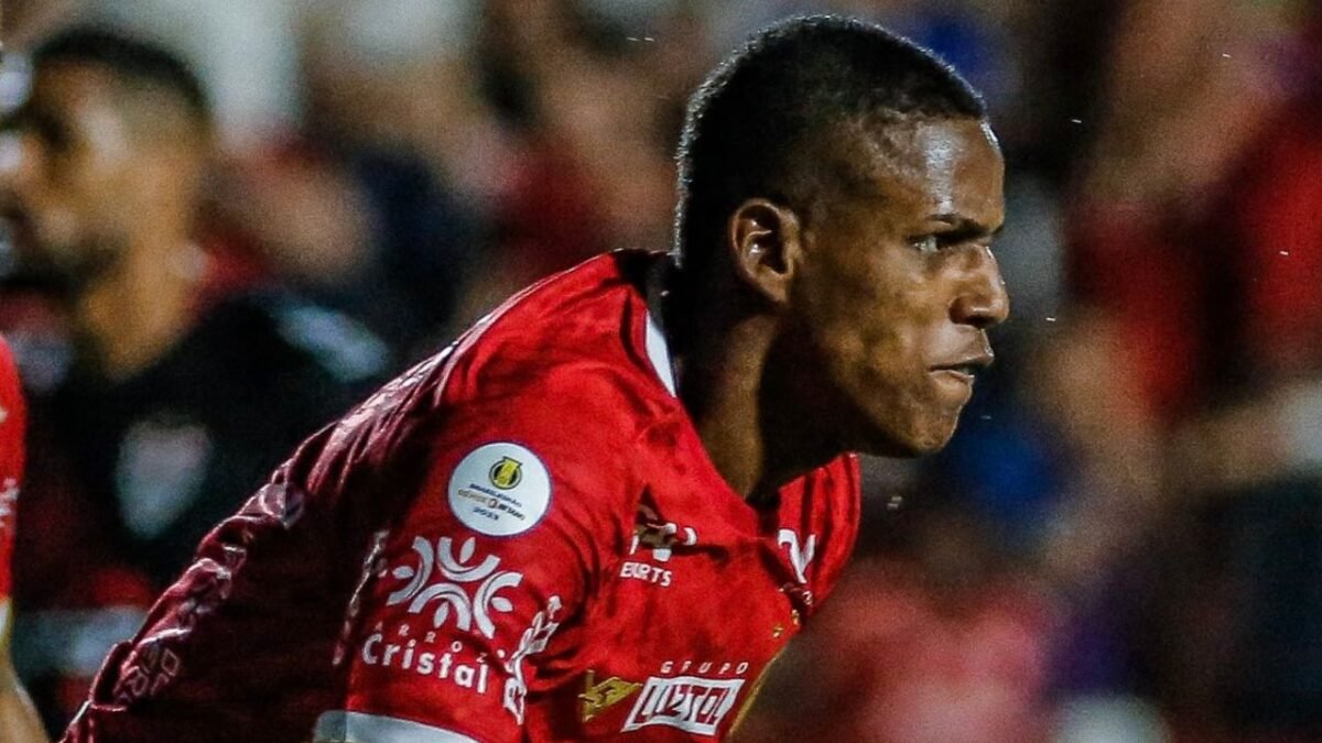 Quem é Rodrigo Gelado, novo lateral-esquerdo do Coritiba