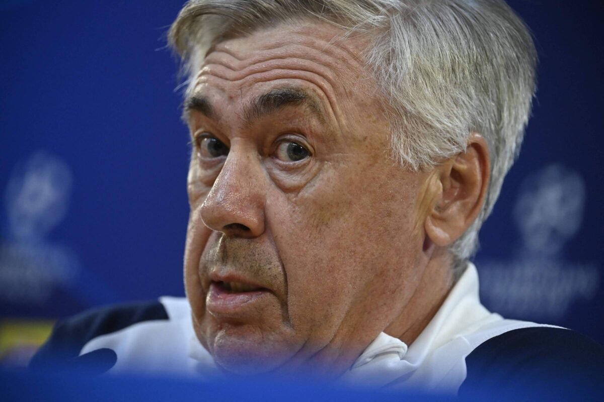 Real Madrid anuncia a renovação de contrato de Ancelotti até