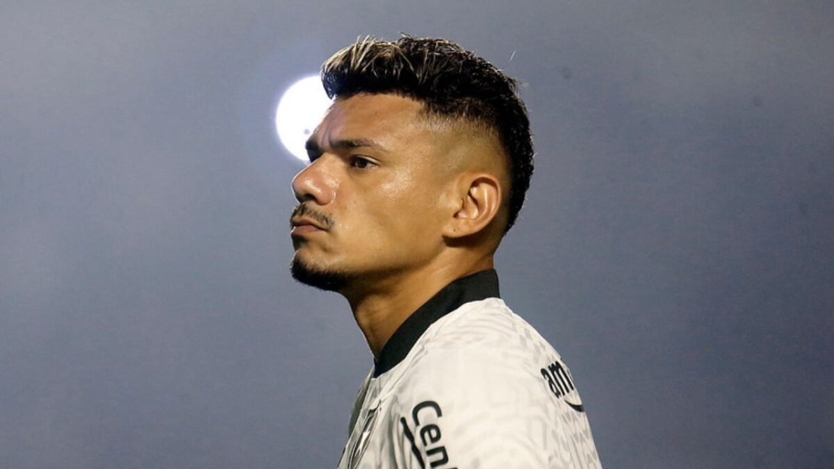 Tiquinho Soares pede desculpas e despista sobre futuro