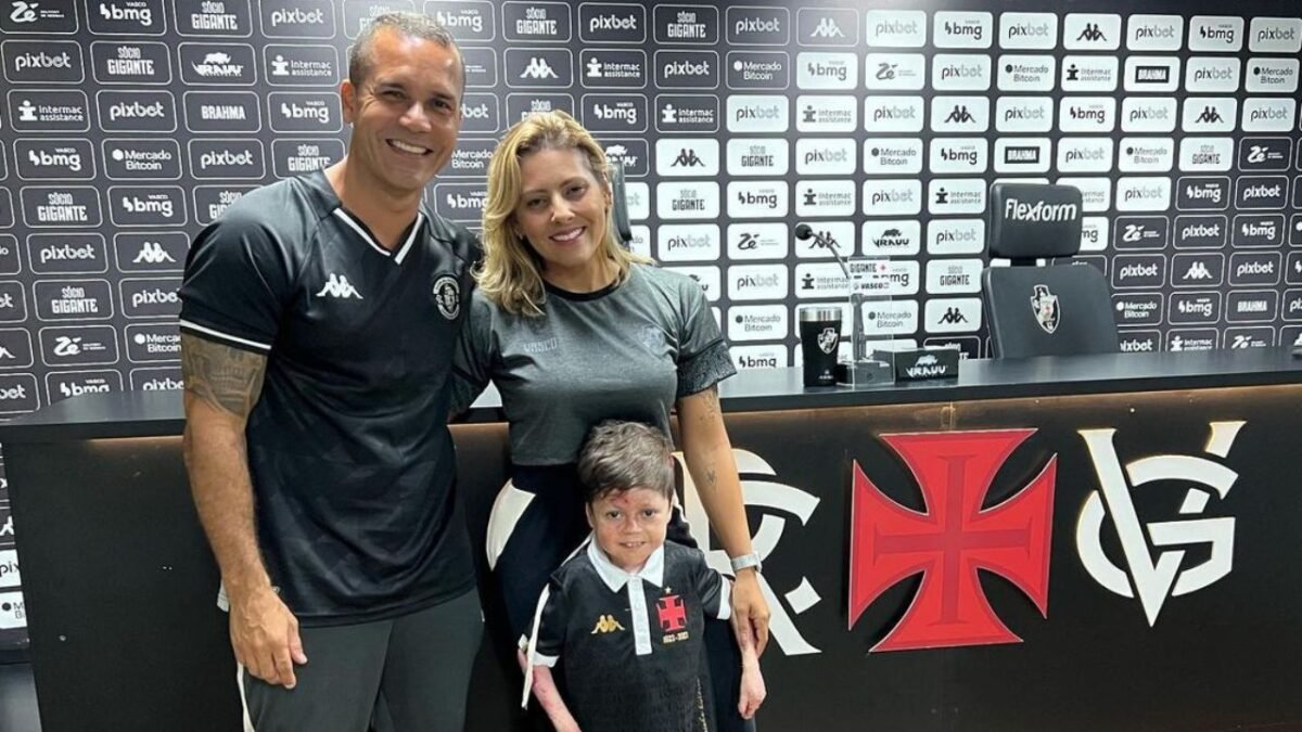 Torcedor mirim do Vasco é assaltado com a família na