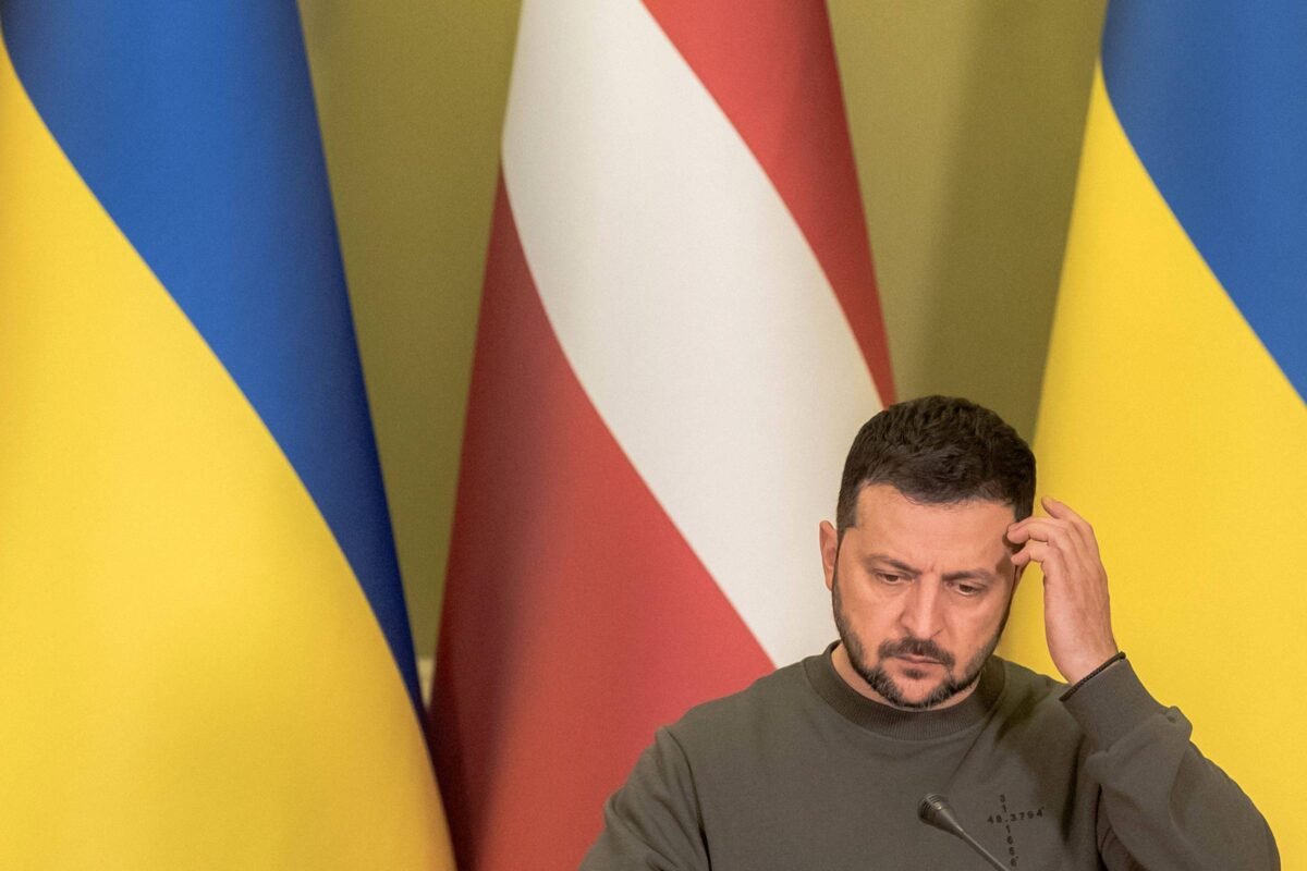Ucrânia vive crise de confiança em guerra com a Rússia