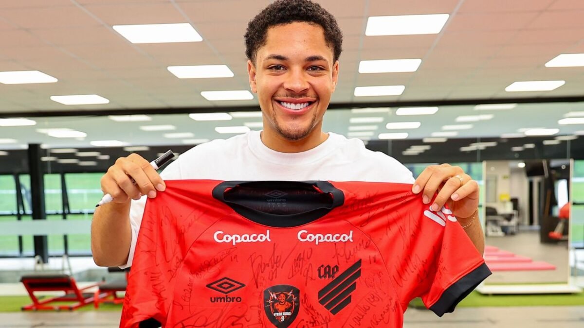 Vitor Roque se despede do Athletico e recebe mensagens