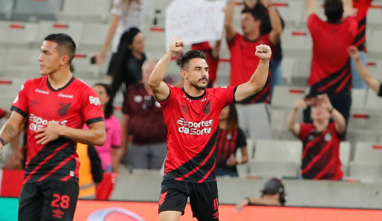 Willian Bigode revela desejo de permanecer no Athletico em 2024