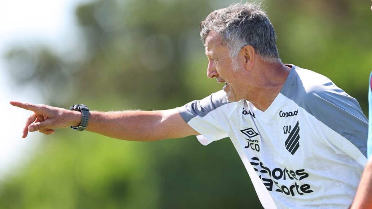 Após três anos, Athletico volta a apostar em técnico estrangeiro