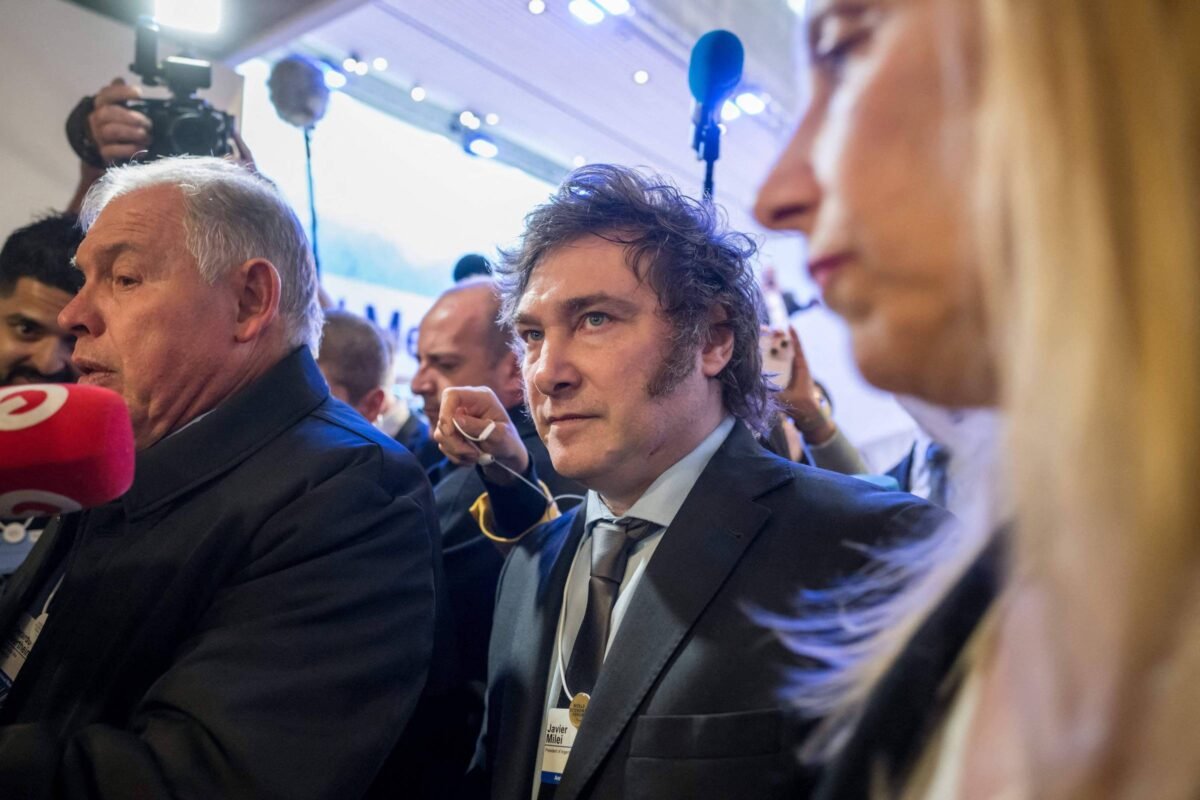 Argentina: Milei recua para aprovar pacotão de reformas - 22/01/2024