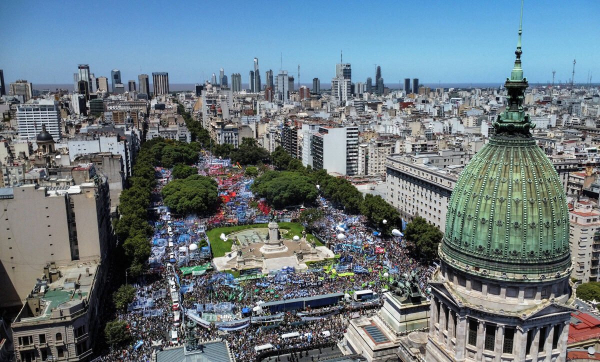 Argentina: Multidão faz greve contra reformas de Milei - 24/01/2024