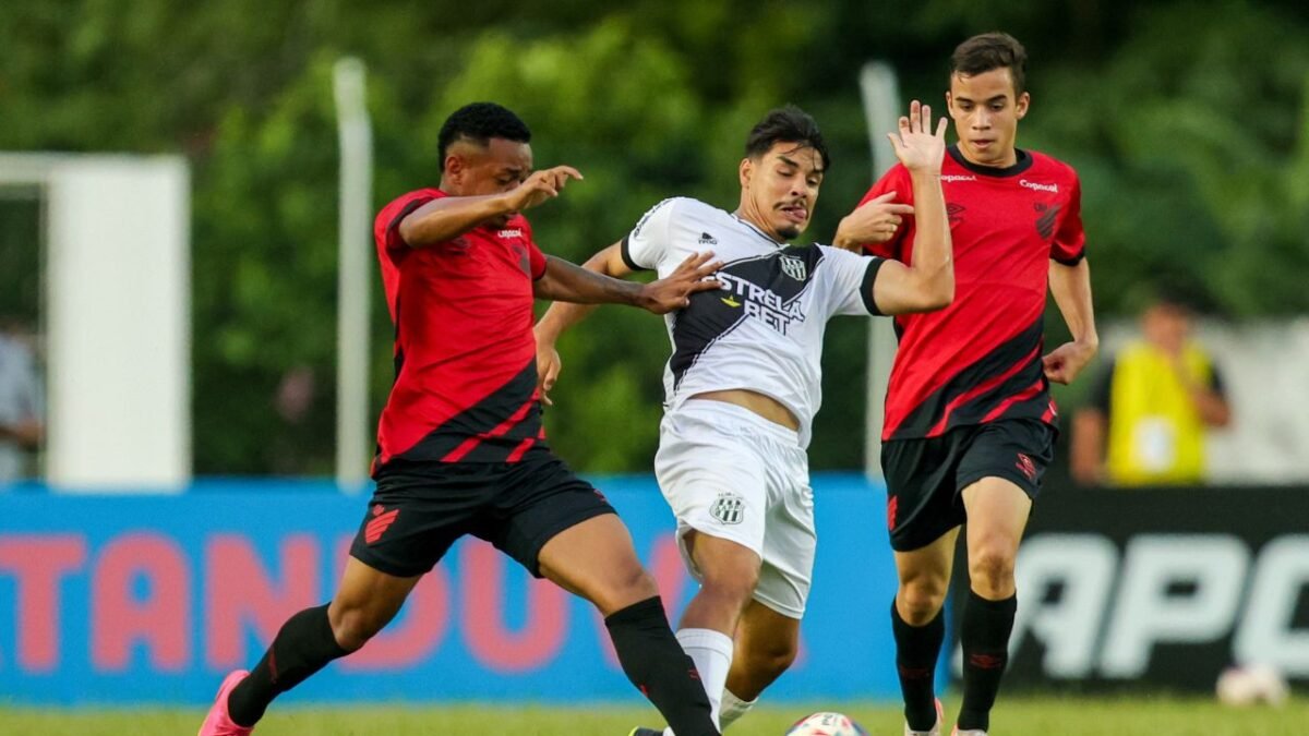 Athletico vence a Ponte Preta e avança às oitavas