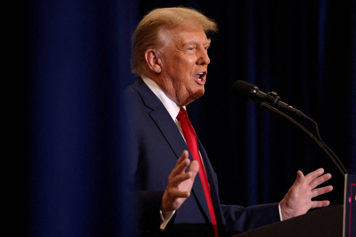 Biden deve mostrar o risco que Trump representa à democracia