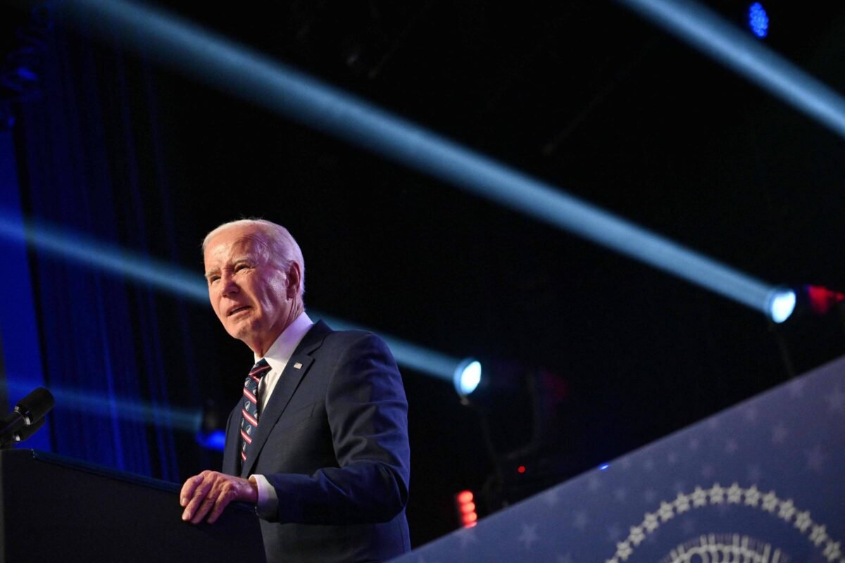 Biden vira o 6 de Janeiro contra Trump, que tenta