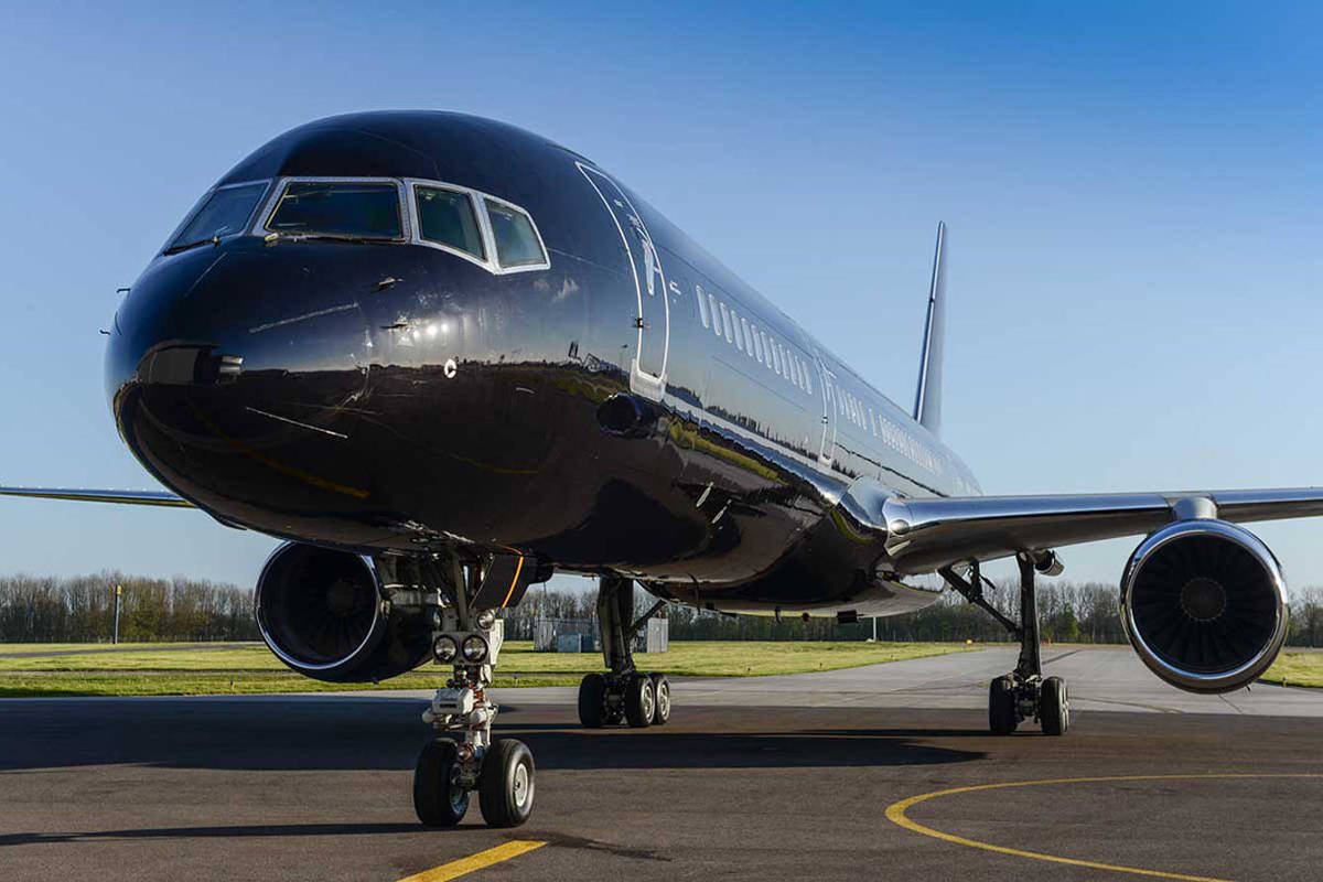 Boeing 757 perde roda dianteira durante decolagem nos EUA -
