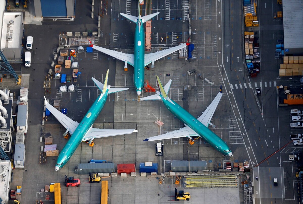 Boeing: Aéreas removem aviões após janela abrir em voo -
