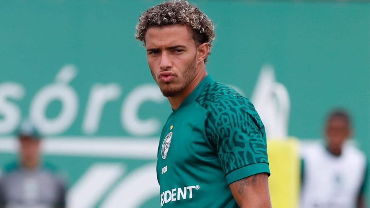 Conheça a trajetória de Figueiredo, novo atacante do Coritiba