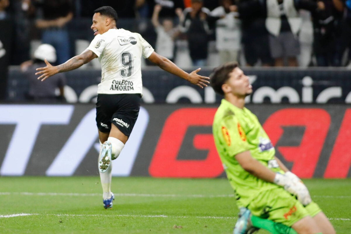 Corinthians e Cruzeiro decidem Copinha de juniores - 24/01/2024 -