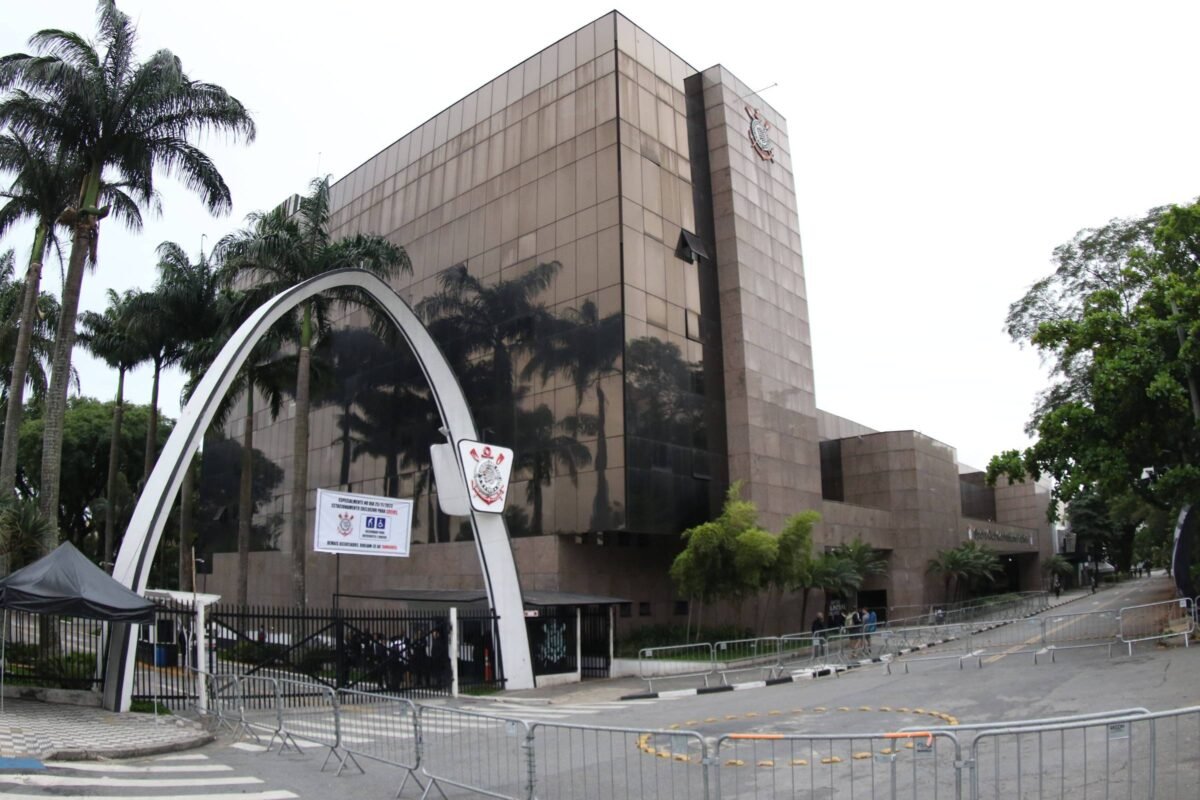 Corinthians leva para polícia equipamentos de espionagem - 15/01/2024 -