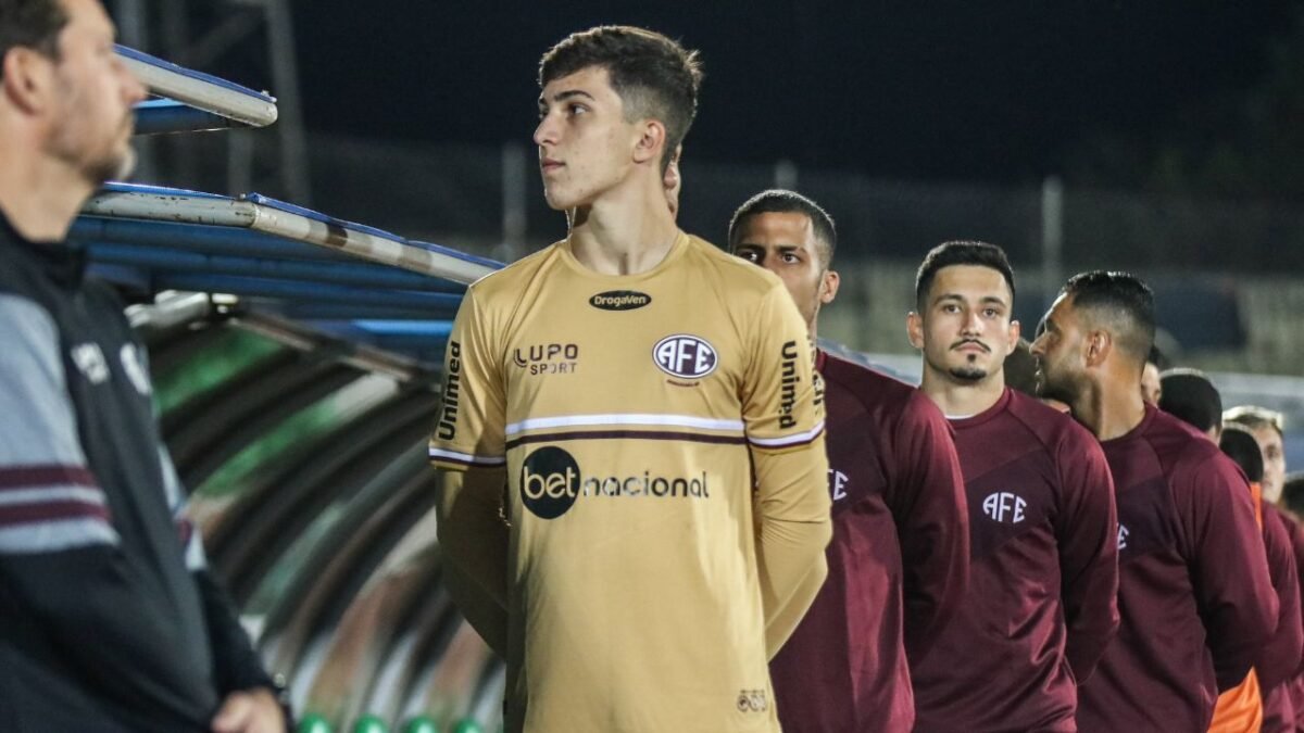 Coritiba contrata joia da Ferroviária para o gol; Luan Polli