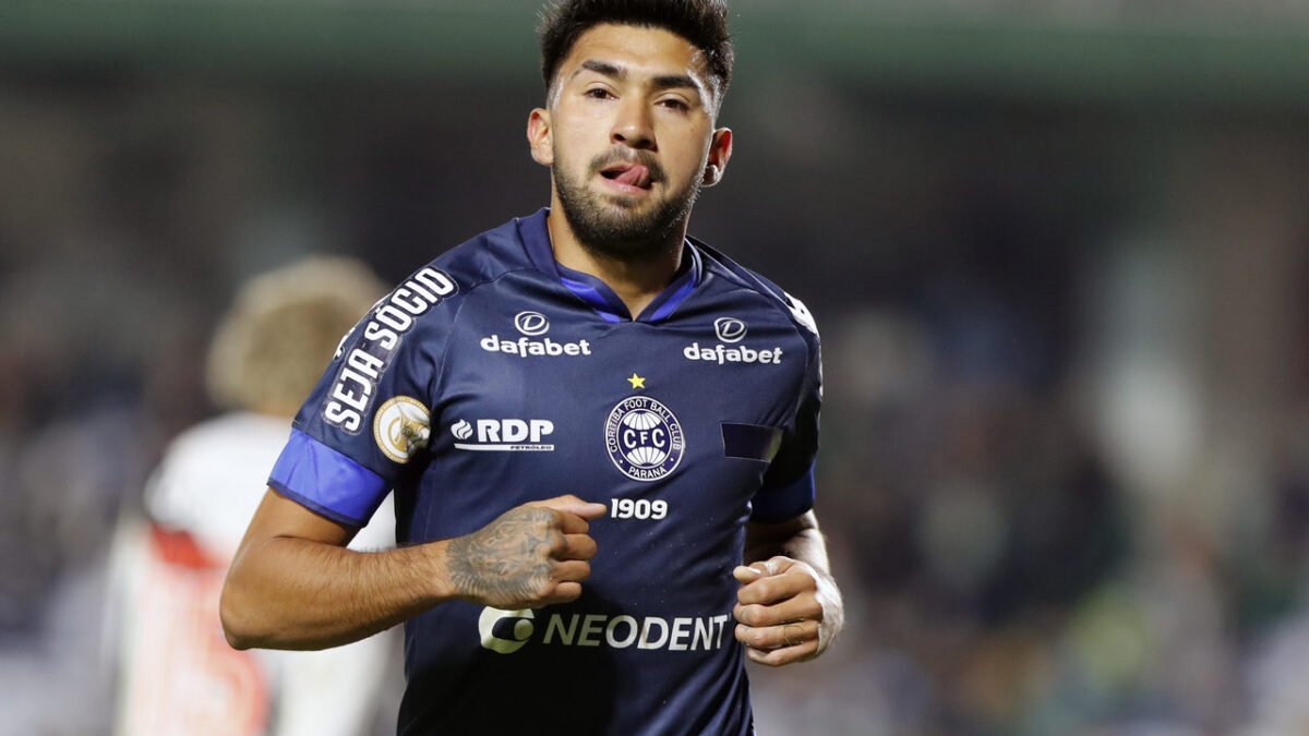 Coritiba recusa proposta do exterior por meio-campista