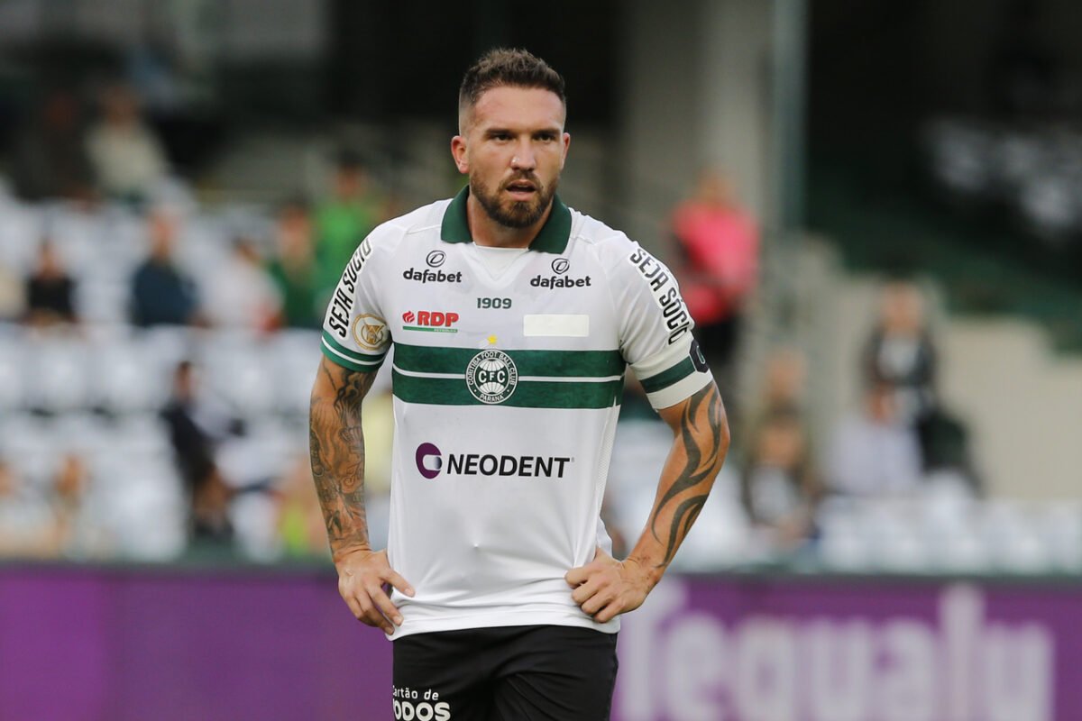 Coritiba rescinde contrato de volante Willian Farias
