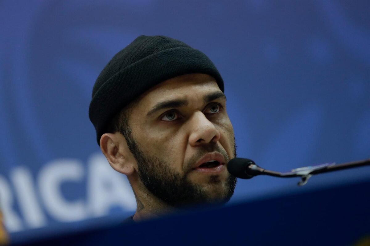 Daniel Alves completa um ano preso; relembre caso mês a