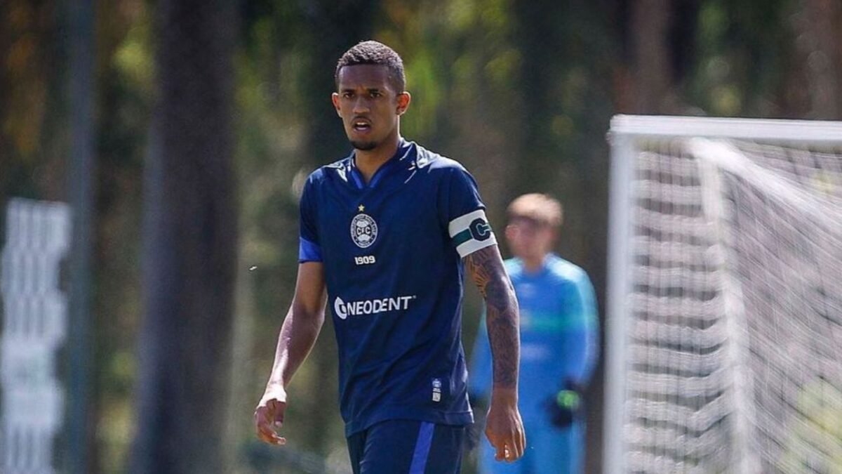 Destaque do Coritiba, zagueiro projeta início da Copinha