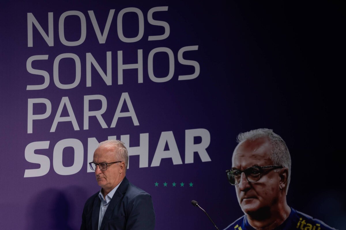Dorival é apresentado na seleção e pede mudança de postura