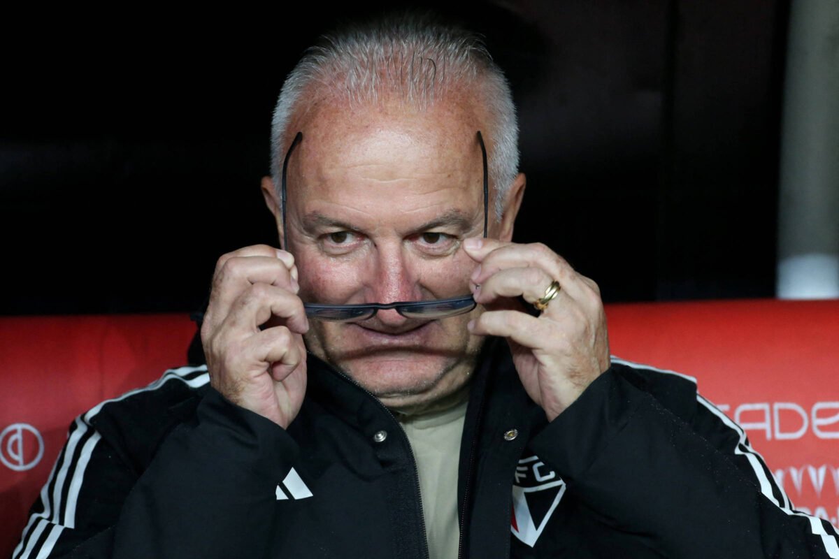 É uma cilada, Dorival - 08/01/2024 - Sandro Macedo