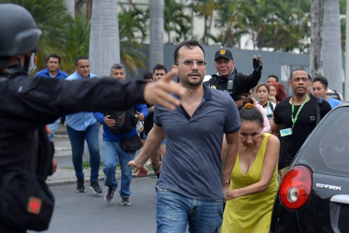 Equador: Dia de terror provoca pânico e ruas desertas -