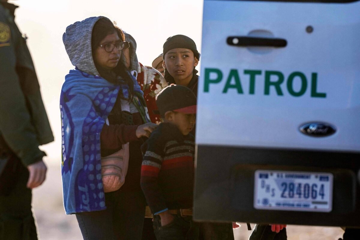 Equador: Violência galopante força pessoas a fugirem - 11/01/2024 -
