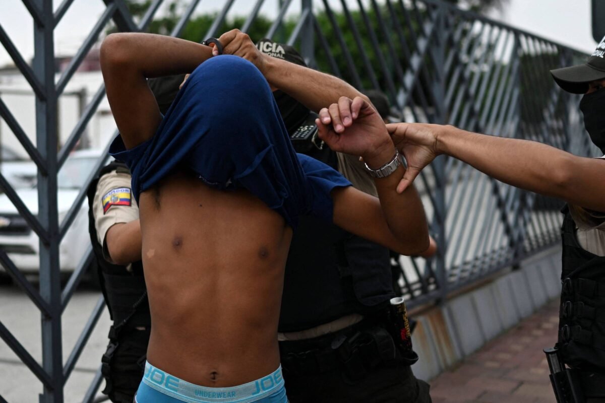 Equador prende mais de 2.000 pessoas em dez dias -
