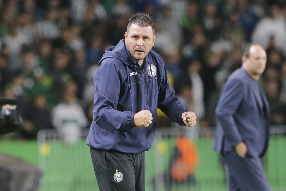 Ex-técnico do Coritiba acerta com clube da Série A para
