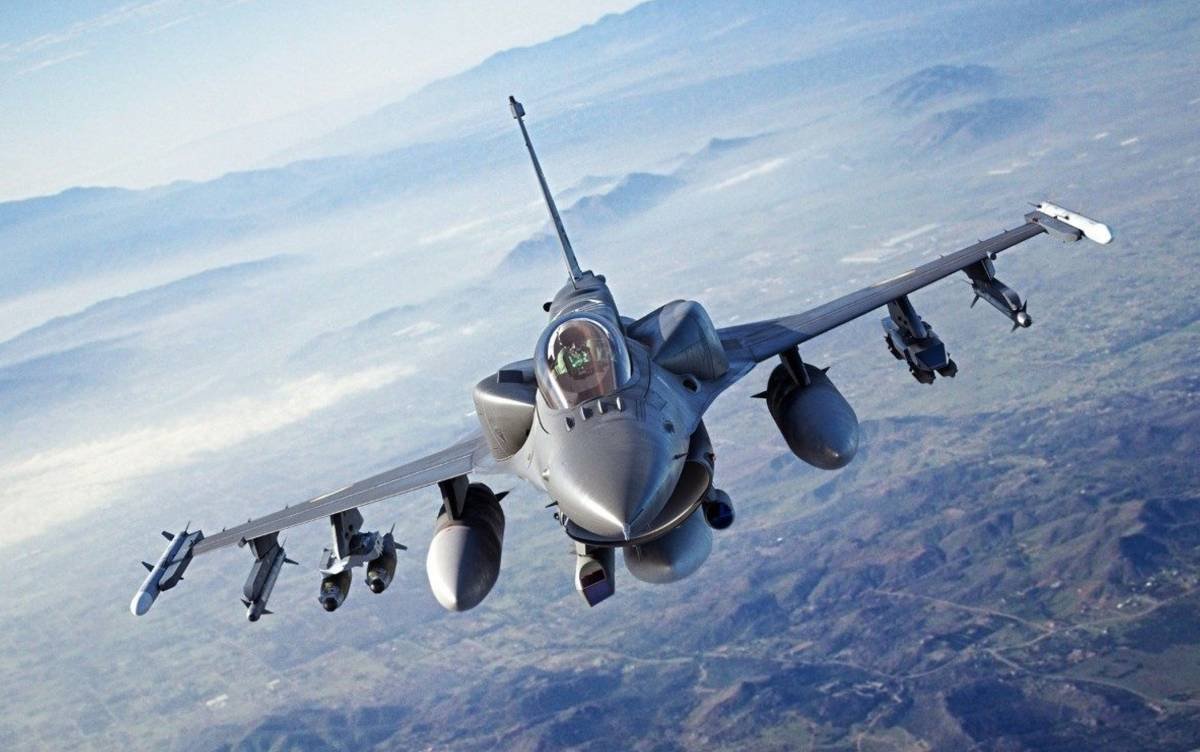 F-16 faz 50 anos como caça mais popular do mundo;