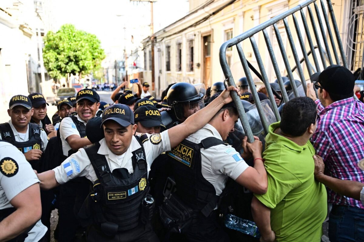 Guatemala: clima de indecisão e medo de golpe em posse