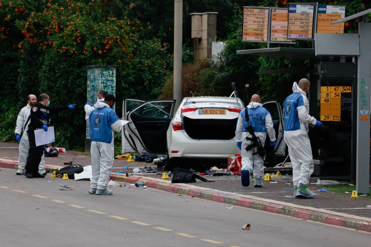 Israel: Ataque com carro mata mulher e deixa 17 feridos
