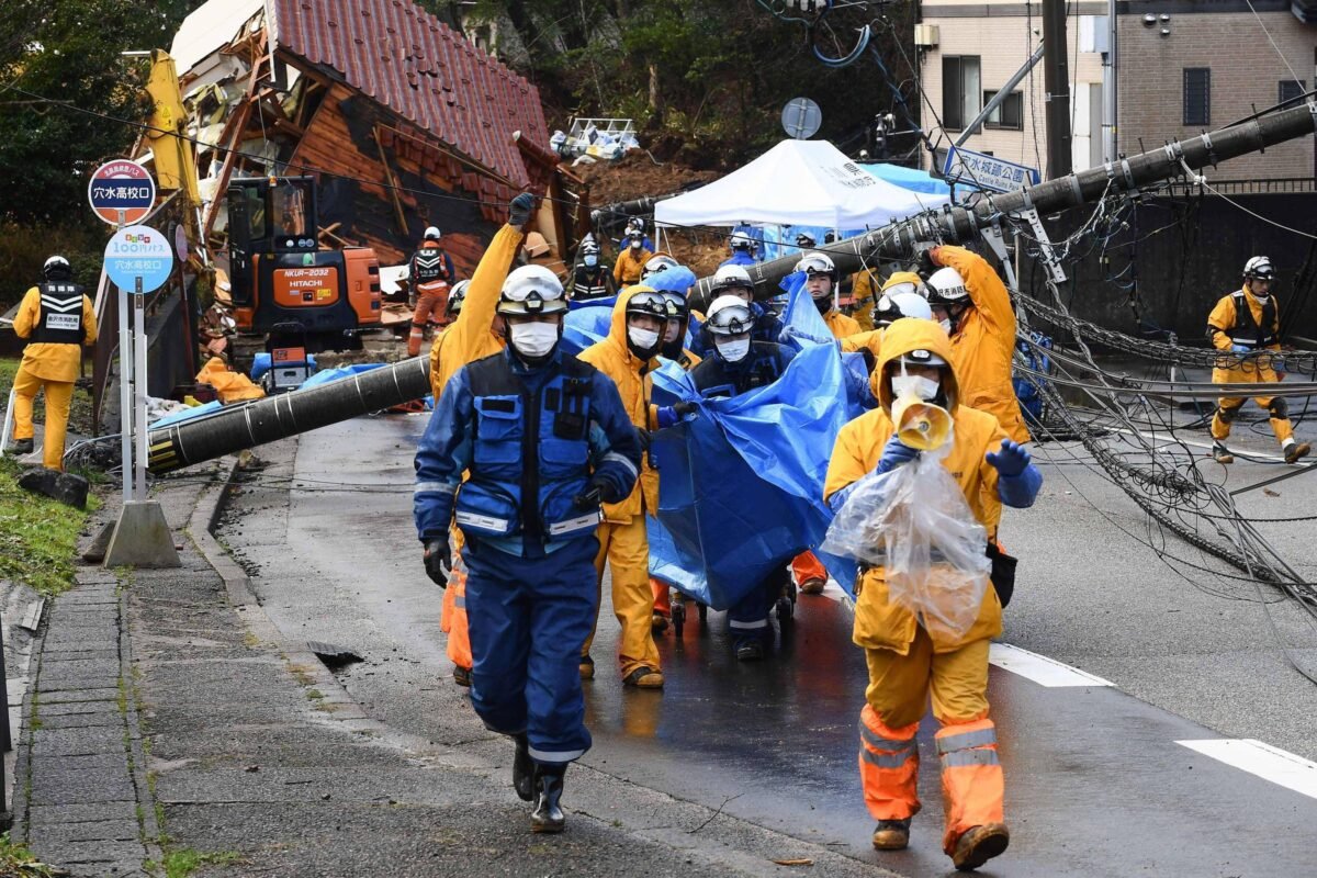Japão: Mortes após terremoto vão a 126; buscas continuam -