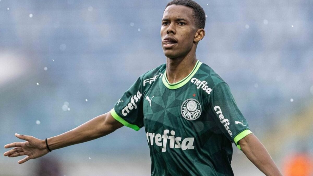 Joia da base ganha chance no profissional do Palmeiras