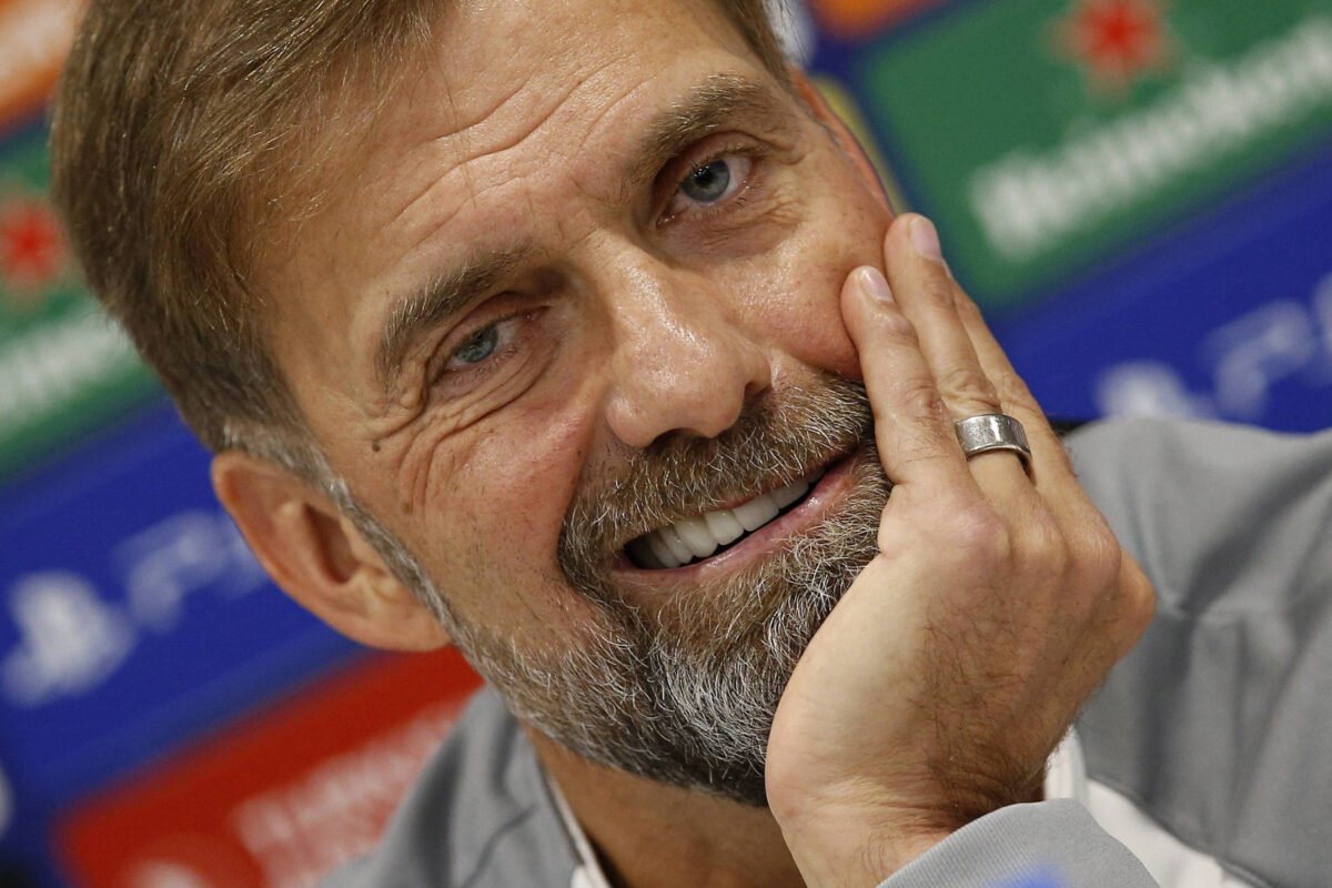 Klopp perde aliança no campo e vive 20 segundos de