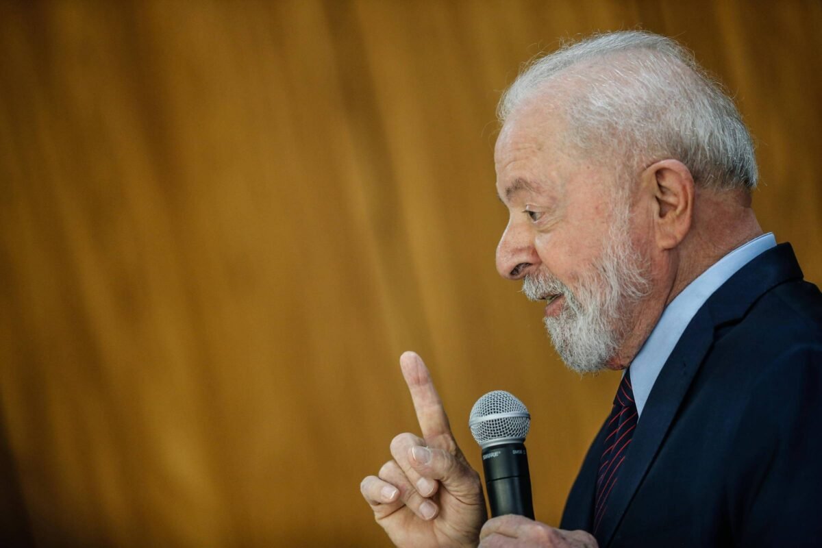 Lula adia de novo retomada de exigência de vistos para