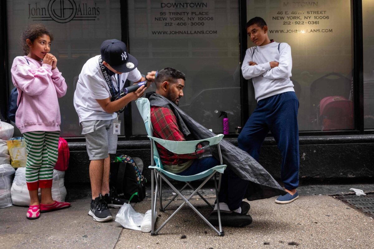 Migrantes inundam Nova Jersey ante restrições de Nova York -