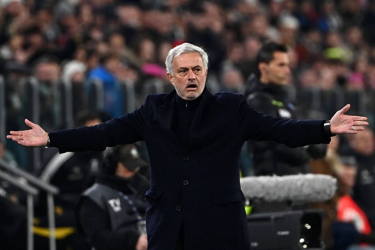Mourinho nega contato da CBF e põe Roma como prioridade