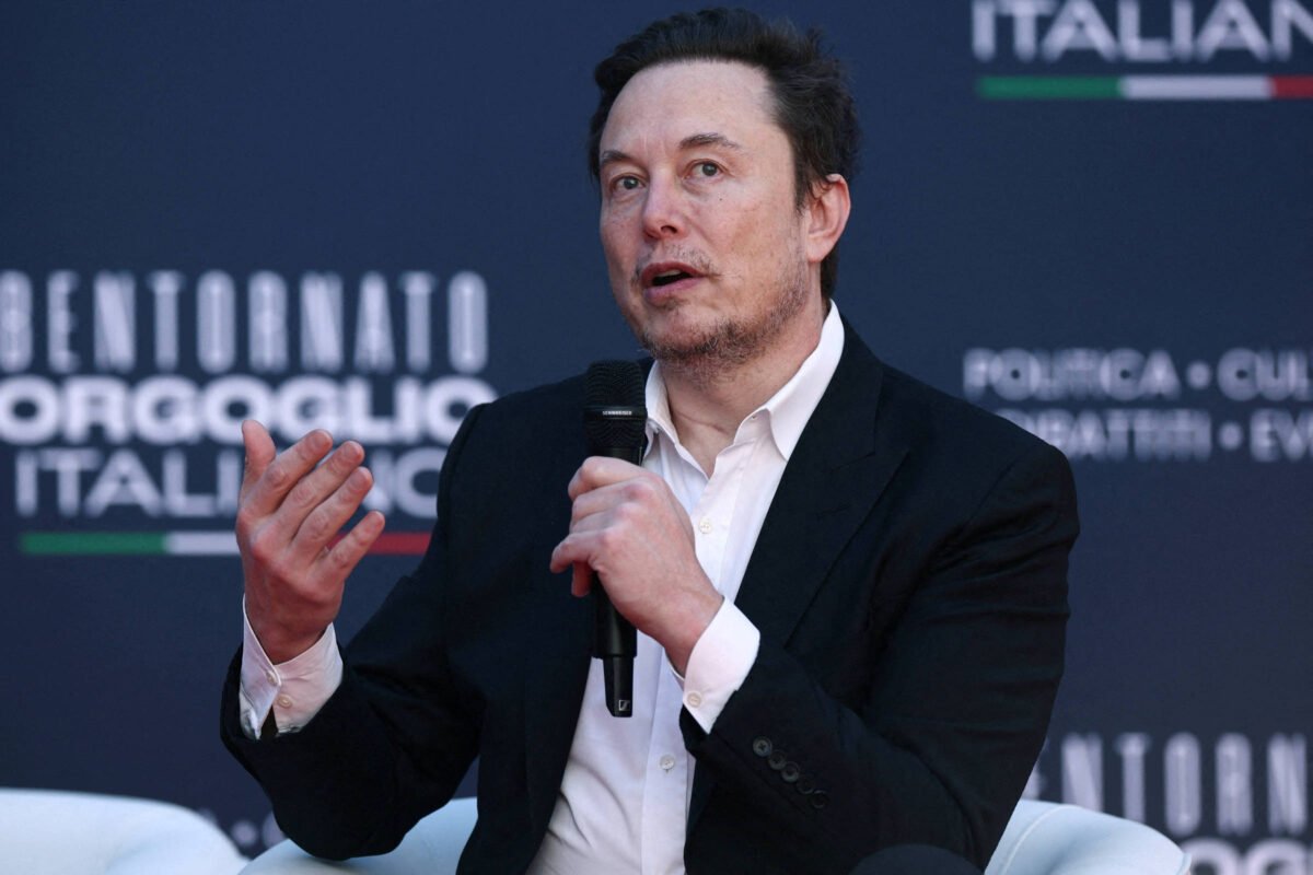 Musk publica meme pornográfico que sugere 'tesão' em Milei -