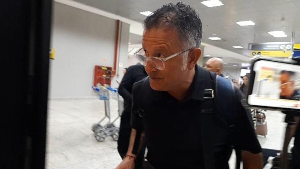 Novo técnico do Athletico, Osorio desembarca em Curitiba
