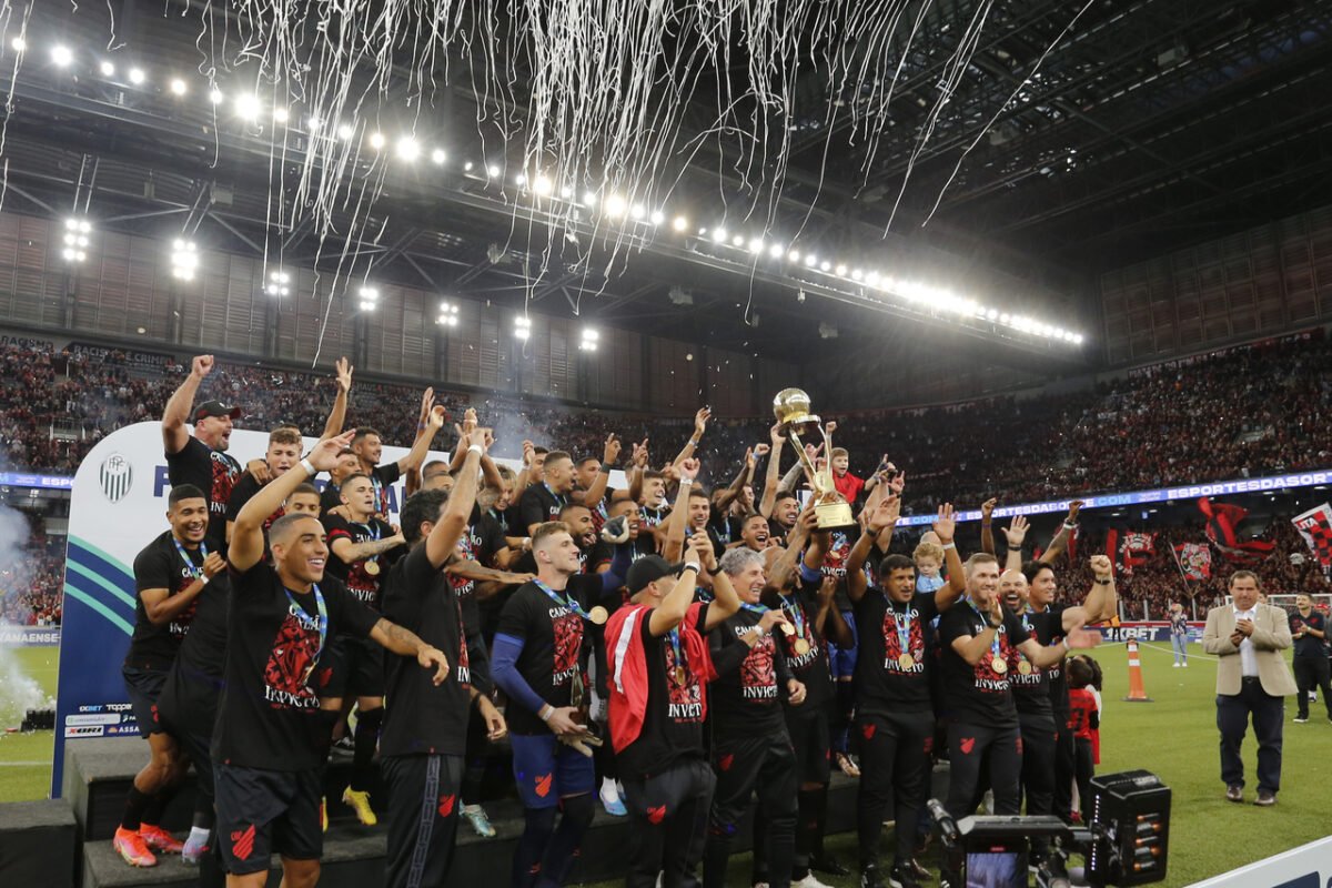 O Estadual, a vida e o cão de Drummond