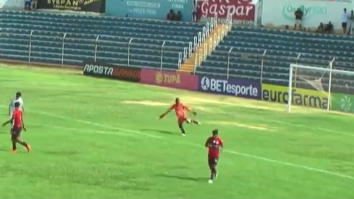 Operário leva gol de goleiro em estreia na Copinha; assista