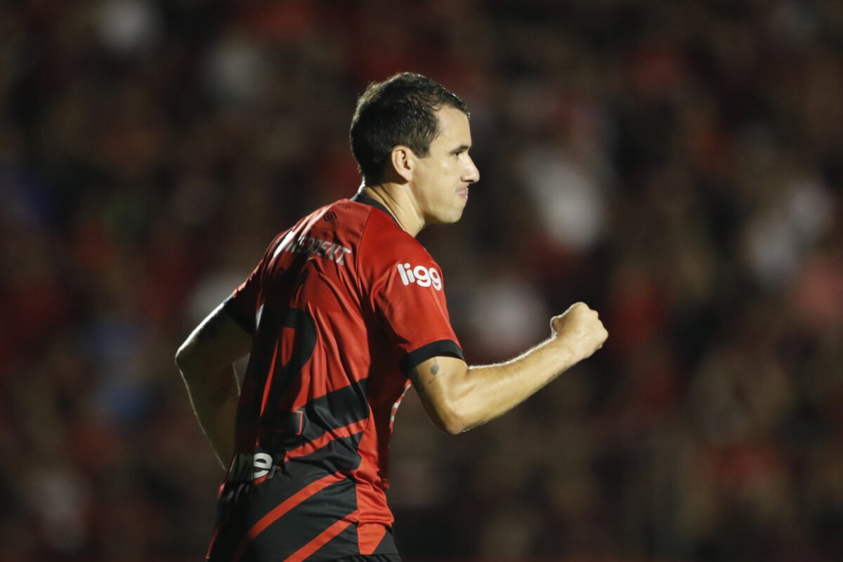 Pablo fala sobre missão de substituir Vitor Roque no Athletico