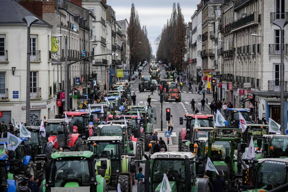 Protestos dos fazendeiros na França poderão bloquear Paris - 25/01/2024