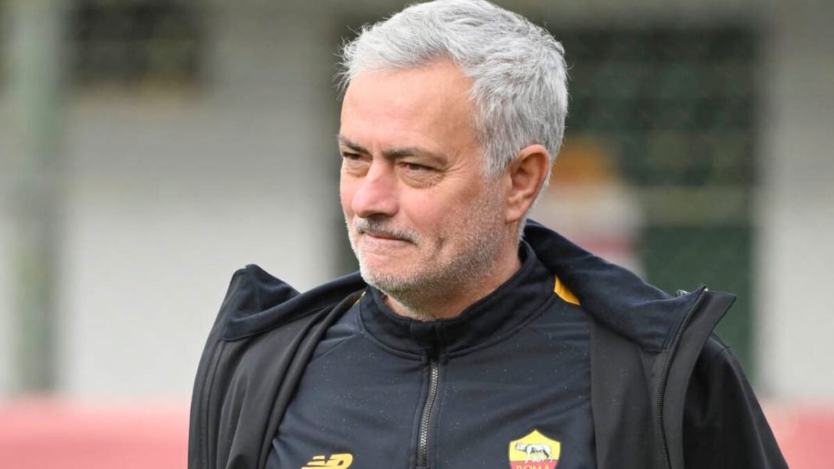 Roma anuncia demissão do técnico José Mourinho