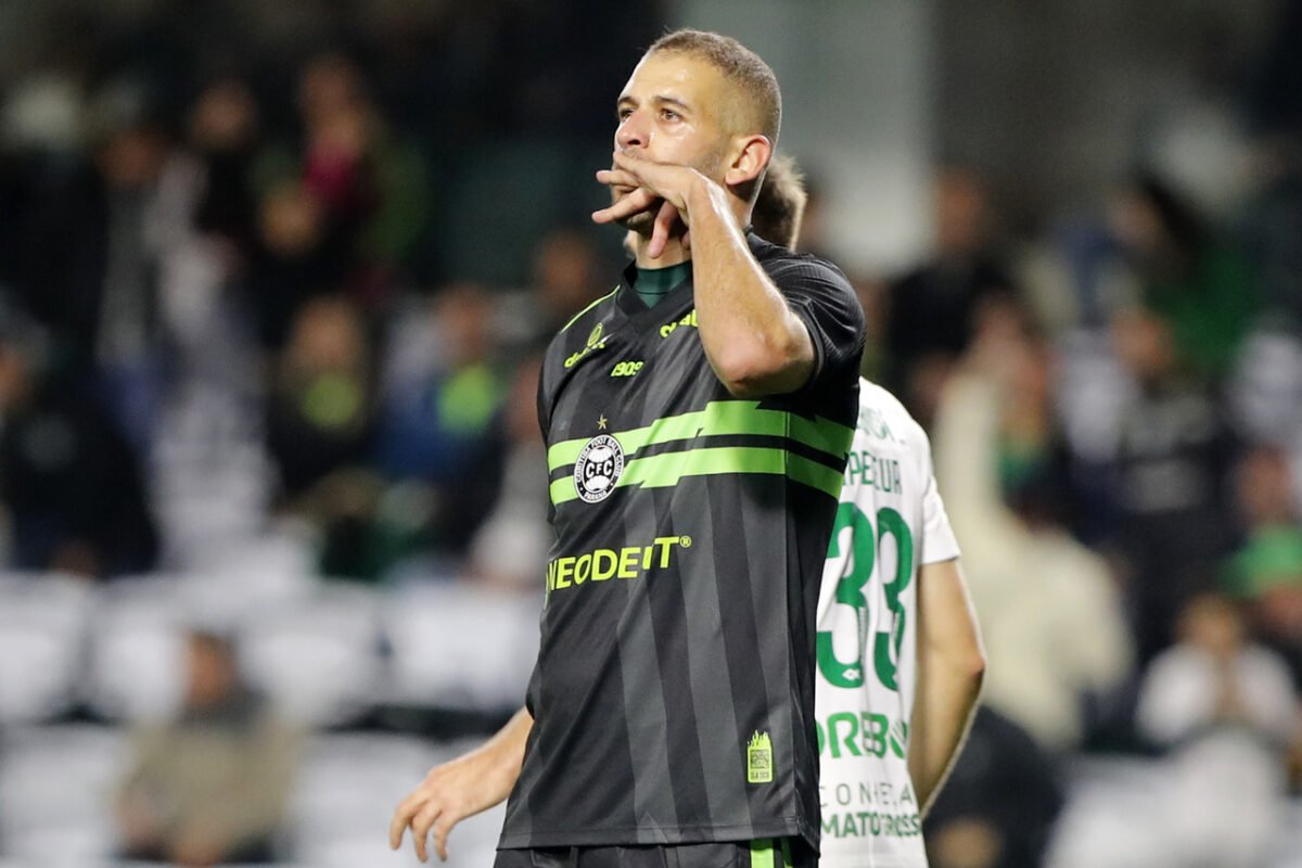 Slimani pode ter volta antecipada ao Coritiba