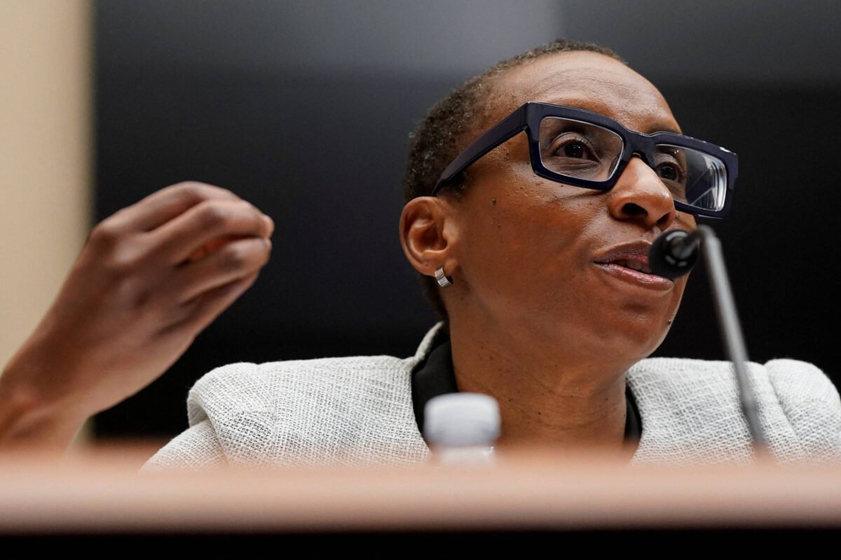 Sou alvo por ser negra, diz ex-reitora de Harvard -