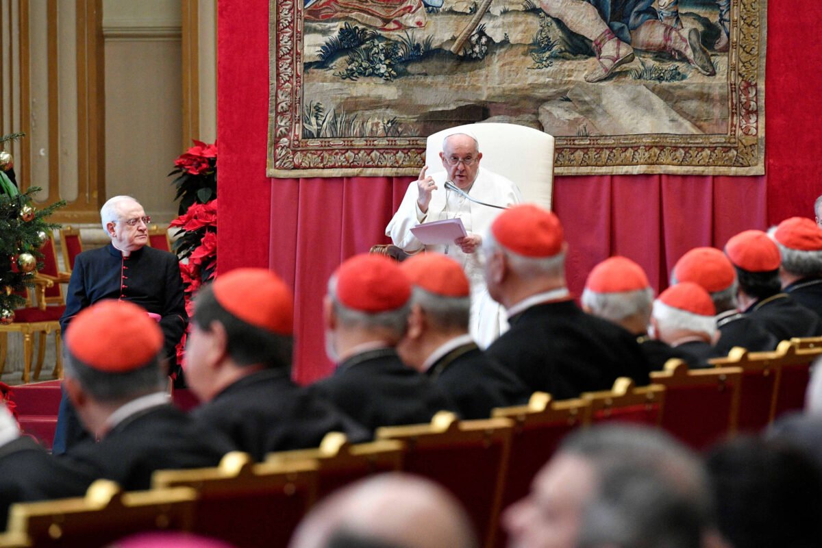 Vaticano: Bênção a casais do mesmo sexo não é absolvição