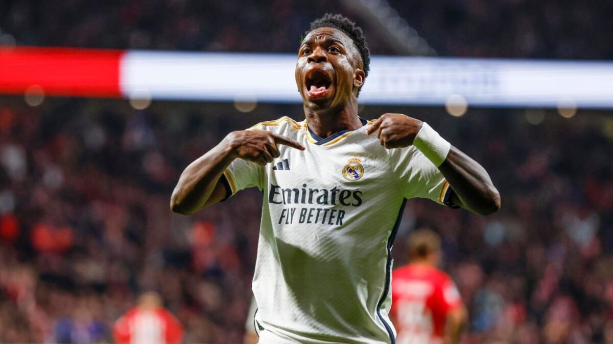 Vinicius Jr. passa Roberto Carlos e vira 2º brasileiro com