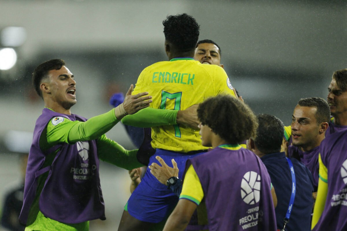 Brasil é salvo pelo VAR, vence a Venezuela e ganha